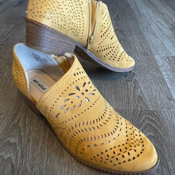 Buckle Not Rated Mustard Yellow Perforated Lazercut ankle cutout Booties - Picture 7 of 16
